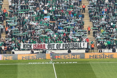 Bursaspor tribünlerinde dikkat çeken pankart