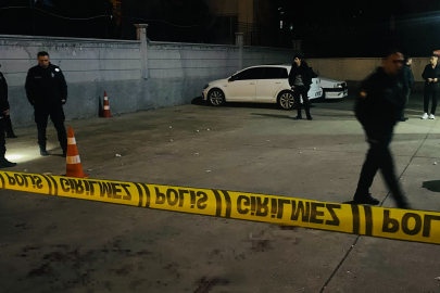 Diyarbakır'da düğün salonu önünde silahlı ve bıçaklı kavga: 3 yaralı