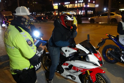 Adana'da kural tanımayan motosikletlilere ceza yağdı