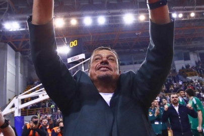 Ergin Ataman tarih yazmaya devam ediyor!