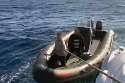 Muğla Fethiye’de lastik bot ile kaçmaya çalışan iki kişi yakalandı