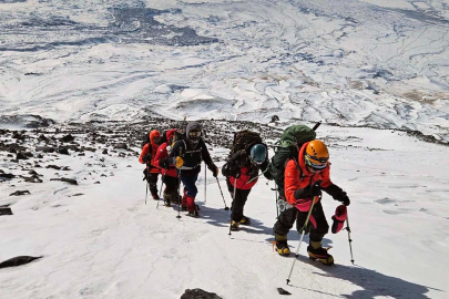 33 dağcı, Ağrı Dağı'na 5 günde tırmandı