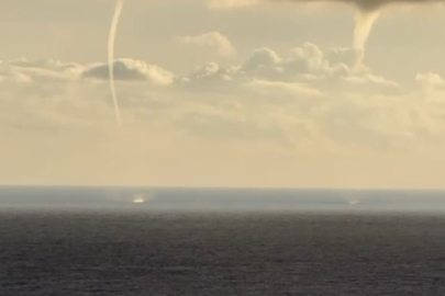 Antalya'da denizde aynı anda çıkan iki hortum kamerada