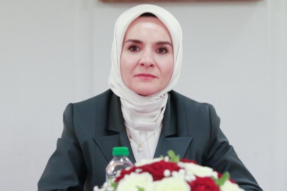 Bakan Göktaş, Aile ve Gençlik Fonu ile evlenen aileyle görüştü