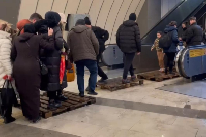 İstanbul'da metrobüs durağına bağlanan alt geçidi su bastı