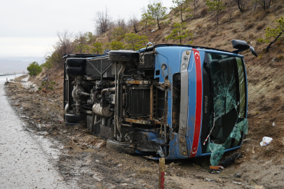 Kırıkkale'de cezaevi ring aracı devrildi: 7'si jandarma personeli 9 yaralı