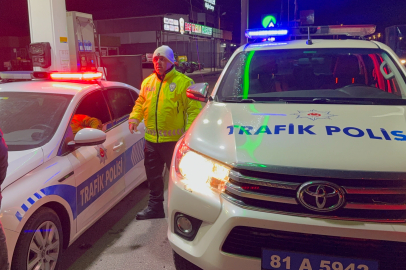 Düzce'de dur ihtarına uymayan şahıs polise çarpıp kaçtı, polis ağır yaralandı