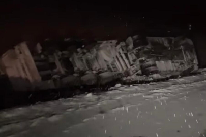 Erzincan Sakaltutan’da tır devrildi: 1 yaralı