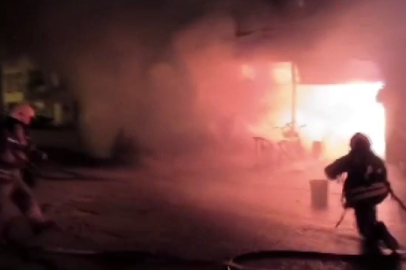 Hatay'da alevlere teslim olan tamircideki 30 motosiklet yandı