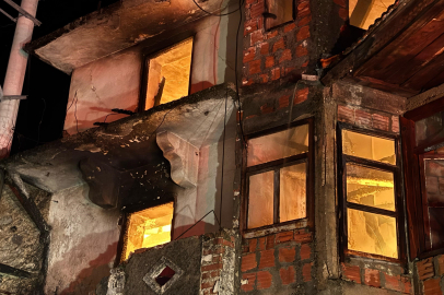 Muğla Fethiye’de iki katlı ev alevlere teslim oldu