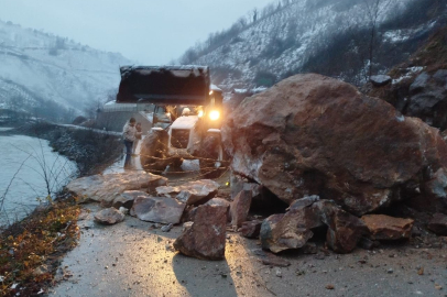 Ordu'da heyelan nedeniyle kapanan yol ulaşıma açıldı