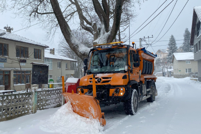 Bursa'da karla kapanan yollara anında müdahale