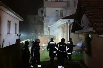 Düzce'de ahşap evde çıkan yangın korkuttu