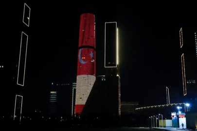 İkonik kuleye Türk ve Mısır bayrakları yansıtıldı