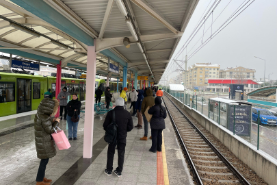 Kar yağışının ardından Bursa'da metro seferleri durdu!