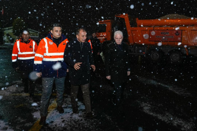 İstanbul'da karla mücadele çalışmaları aralıksız sürüyor