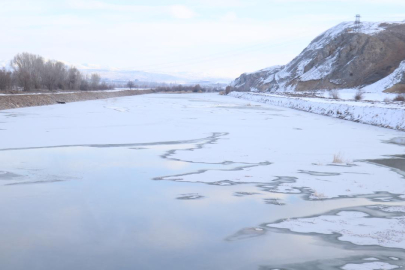 Kızılırmak kısmen buz tuttu