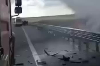 Aksaray'da şarampole devrilen kamyonet yanarak kül oldu: 2 yaralı