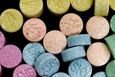Isparta’da uyuşturucu operasyonu: 2 bin 700 ecstasy haplık MDMA ele geçirildi