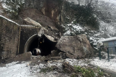 Karadeniz Sahil Yolu'nda heyelan