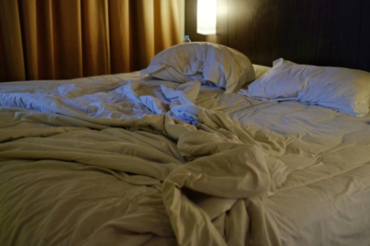 AFAD depremzedeler için yatak göndermişti: Fuhuş için kullanıldıkları ortaya çıktı!