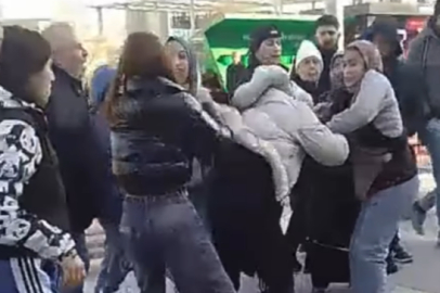 Bursa Kent Meydanı karıştı! Kızlar tekme tokat kavga etti