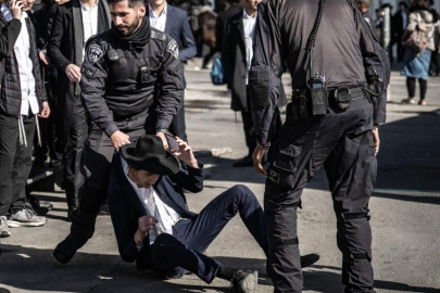 İsrail'deki Ultra Ortodoks Yahudiler, zorunlu askerlik karşıtı gösteri düzenledi