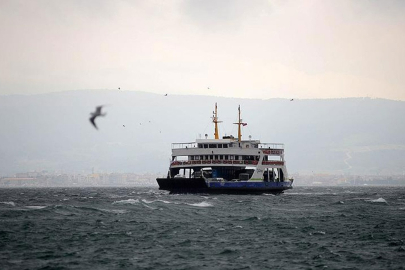 Çanakkale'de boğaz trafiğine sis engeli!