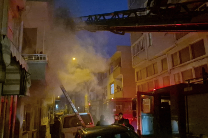 KırklareliLüleburgaz'da 3 katlı binada yangın