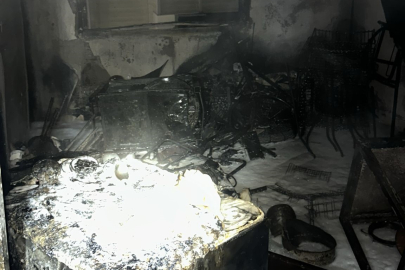 Mersin'de çatı katında çıkan yangın korkuttu