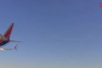 Yolcu uçağı, piste giren jete çarpmaktan son anda kurtuldu