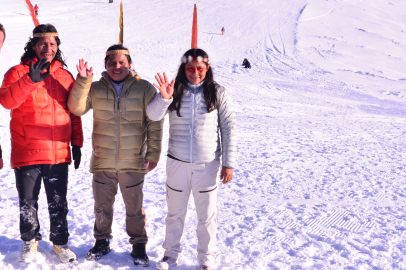 Amazon Ormanları’ndan Uludağ’ın zirvesine;  Kabile üyeleri karla tanıştı!