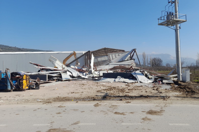 Bursa İsmetiye’de kaçak depo yıkıldı!