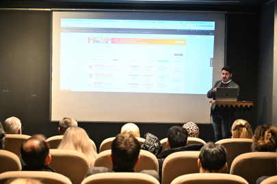 Bursa Payitaht Çarşı'daki BTSO üyeleri düzenlenen eğitimlerle e-ticarete adım atıyor
