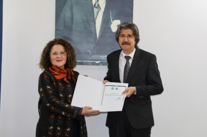 BUÜ’de ayın en başarılı akademisyenlerine başarı belgesi