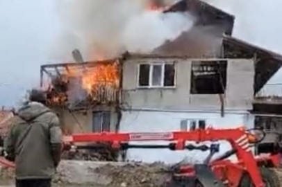 Denizli'de alevlerin sardığı iki katlı ev yangınında korku dolu anlar yaşandı