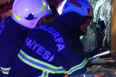 Şanlıurfa'da tırla çarpışan araçta anne hayatını kaybetti