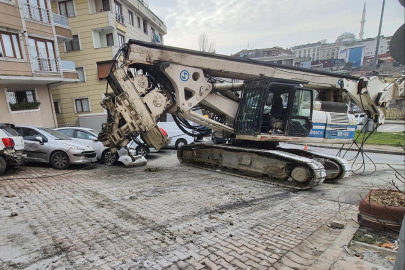 Zincir koptu, 200 tonluk iş makinesi yokuş aşağı sürüklendi