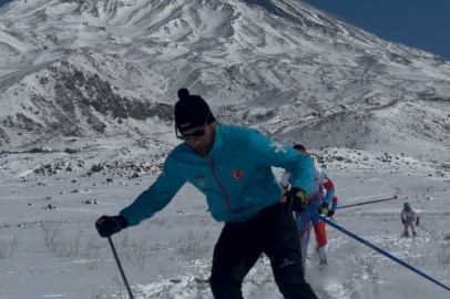 Ağrı Dağı bu kez kayakçılara ev sahipliği yaptı