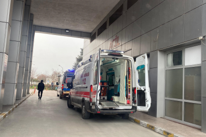 Kocaeli'de el frenini çekmeyi unuttu, bariyer ile kapı arasında sıkıştı