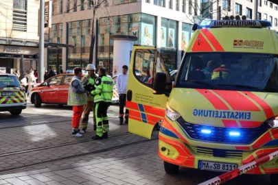 Almanya’da araç kalabalığa daldı: 2 ölü