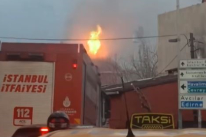İstanbul Küçükçekmece’de iftar vaktinde korkutan çatı yangını