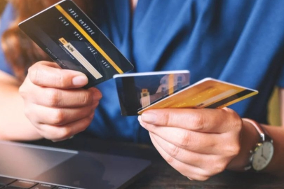 Vatandaş kredi kartına muhtaç: 328 milyar liralık borç takibe düştü!