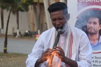 Bir dakikada bir kilo köz yedi rekor kırdı