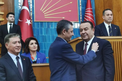 İYİ Parti'den istifa eden Adnan Beker CHP'ye katıldı