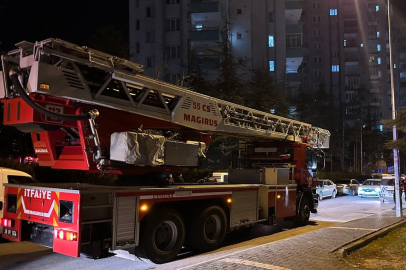 Kayseri'de 14. katın penceresine çıkan şahıs ikna sonucu indirildi