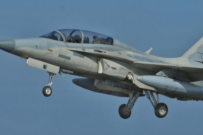 Kaybolan savaş uçağının enkazına ulaşıldı