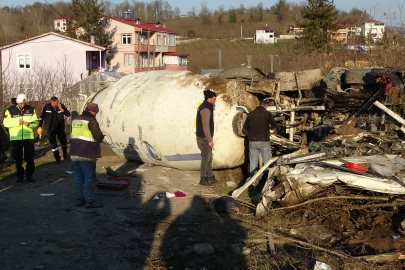 Ordu'da istinat duvarından uçan beton mikseri kağıt gibi ezildi: 1 yaralı