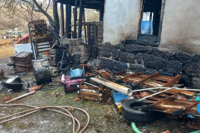 Balıkesir Gönen'de ahşap ev alevlere teslim oldu