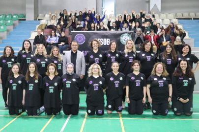 Bursa'da kadınlar Dünya Kadınlar Günü dolayısıyla dostluk maçı yaptı